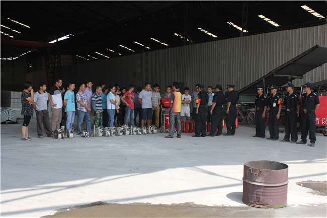 應急消防演練，保車間安全生產(chǎn)