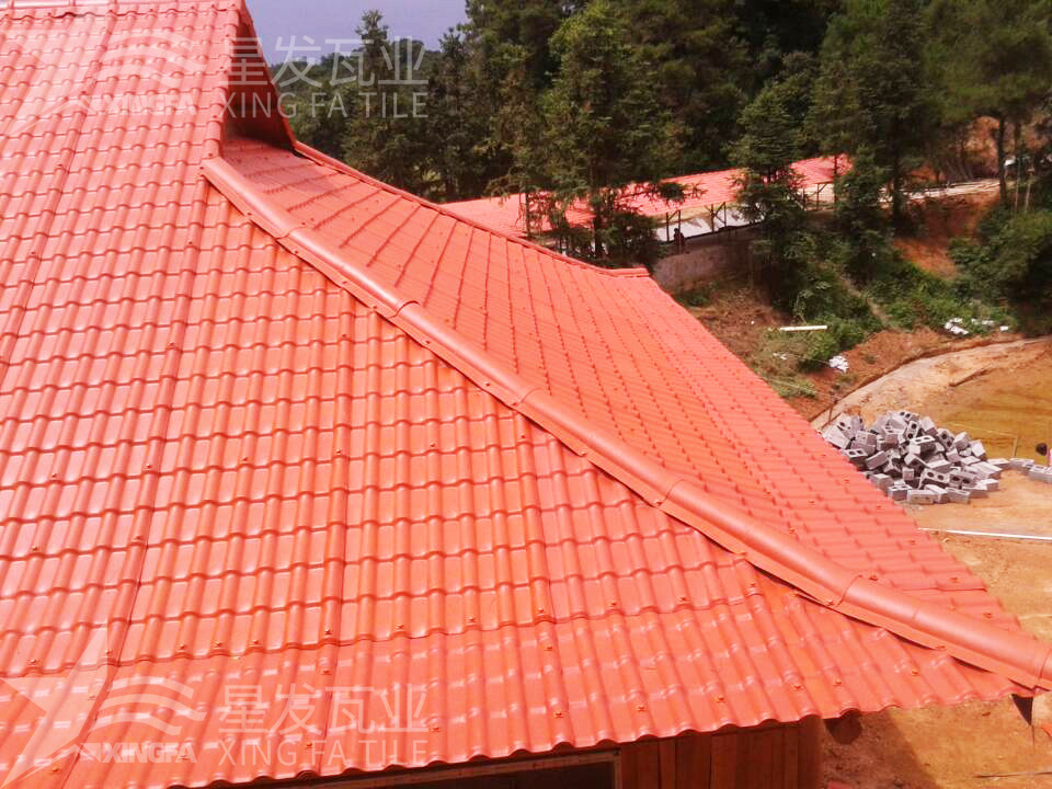 潮濕天氣不是問題！樹脂瓦輕松應(yīng)對挑戰(zhàn)！